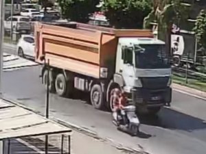 Antalya’da Anne Ve Bebeğinin Öldüğü Yürek Yakan Kaza Kamerada