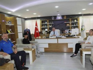 Çekilişte Kendilerine Çıkan Bisikleti İhtiyacı Olana Hediye Ettiler