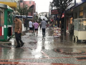 Edirne’de Kuvvetli Yağış Etkili Oldu