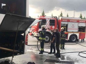 Şehirler Arası Otobüsten Yükselen Dumanlar Paniğe Sebep Oldu