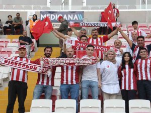 Sivassporlu Taraftarlar Malmö Maçına Yoğun İlgi Gösteriyor
