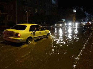 Sağanak Yağış Çanakkale’de Hayatı Olumsuz Etkiledi