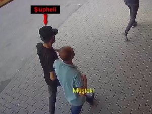 Yardım İçin Yanaştı, Kapkaç Yaparak Telefonunu Çaldı