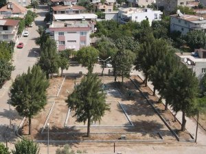 Efeler’de Yenilenen Parklar Çocukları Mutlu Etti