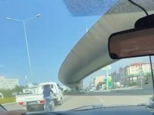 Bursa’da Bisikletli Gencin Tehlikeli Yolculuğu Kameralarda