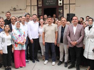 Ak Parti, İ̇zmir’de ’Karınca Modeli’ İle 3 Yılda 80 Bin Ziyaret Yaptı, 500 Bin Kişiye Ulaştı