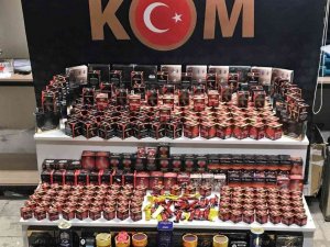 Tütün Mamulleriyle Birlikte Binlerce Cinsel İçerikli Ürün Ele Geçirildi