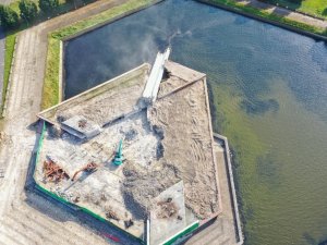 Letonya’da Sovyet Döneminden Kalma 79 Metrelik Anıt Yıkıldı