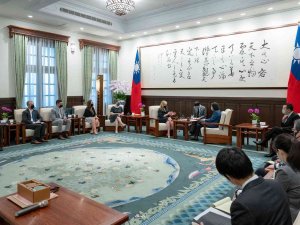 Abd’li Senatör Blackburn, Tayvan Lideri Tsai İle Görüştü