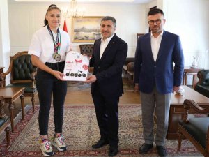 Vali Atay Şampiyon Taçyıldız’ı Ağırladı