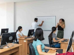 İ̇şitme Engelliler İçin Açılan Bilgisayar Kursu İlgi Görüyor