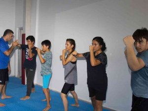 Mersin’de Kick Boks Kursu Devam Ediyor
