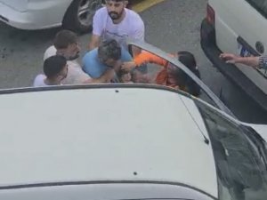 Sultanbeyli’de Kaza Yaptığı Araç Sürücünü Darp Etti