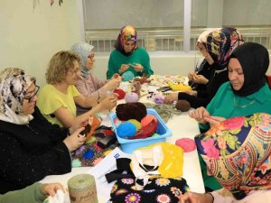 Hem Öğreniyor Hem De Aile Ekonomisine Katkı Sağlıyorlar