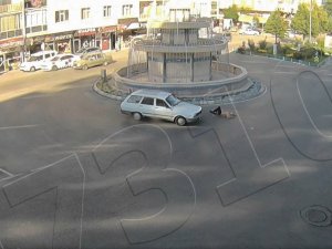 Yaya Geçidini Kullanmayan Bayana Otomobil İşte Böyle Çarptı