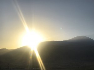 Ağrı Dağı’nda Güneşin Doğuşu