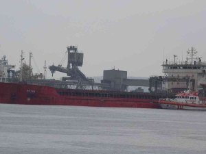 Çanakkale Boğazı’nda Karaya Oturan Gemiyi Kurtarma Çalışmaları Başladı