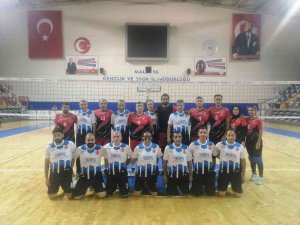Eğitimciler Kupayı Kaptı
