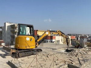 Batman’da Halkın Güvenliğini Tehdit Eden Kaçak Yapılar Yıkılıyor