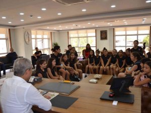 Başkan Kaplan, Voleybolcu Kızları Misafir Etti