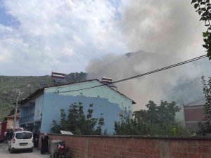 Bursa’da Samanlık Yangını Garaja Sıçradı: Traktör Ve Su Motoru Alev Alev Yandı