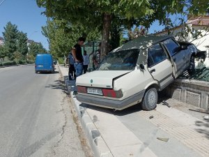 Elazığ’da Otomobil Duvara Çarptı: 1 Yaralı