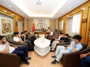 İ̇ngiltere’de Yaşayan Türk Öğrenciler, Kültürlerini Öğreniyor