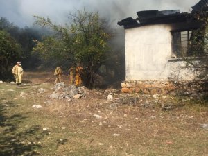 Evde Çıkan Yangın Ormana Sıçramadan Söndürüldü