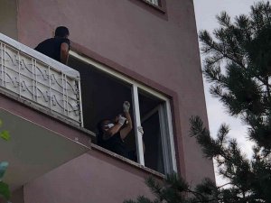 İ̇tfaiye Ve Afad Ekipleri Cenazeyi Evden Çıkarabilmek İçin Seferber Oldu