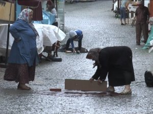 Sağanak Yağışı Fırsata Çevirip Yolluğunu Yıkadı