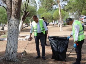 Didim Plajlarında Temizlik Çalışması Yapılıyor