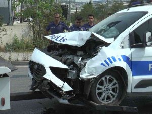 Göreve Giden Polis Ekibi Kaza Yaptı