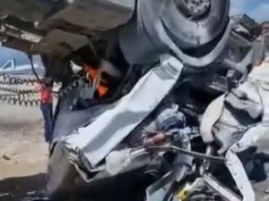 Ters Dönen Tırda Sıkışıp Ağır Yaralandı, Yanmaktan Vatandaşlar Kurtardı