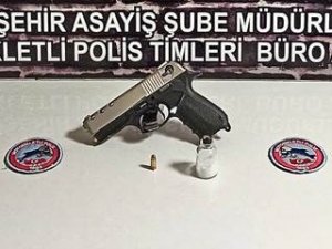 İ̇ki Şüpheli Çalıntı Motosiklet, Ruhsatsız Silah, Fişek Ve Uyuşturucu İle Yakalandı