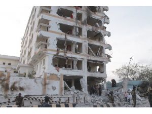 Somali’de Yabancı Diplomatların Kaldığı Otele Saldırı
