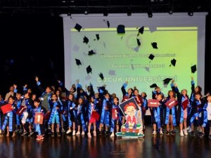 Zbeü Çocuk Üniversitesi Mezunlarını Verdi