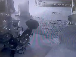 Isparta’da Otomobilin Kundaklanma Anı Güvenlik Kamerasına Yansıdı