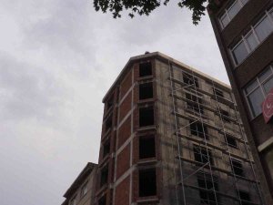 İ̇nşaat Halindeki Binaya Çıktı, 3 Saatte İkna Edildi