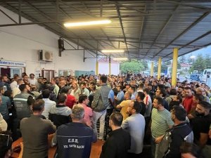 Eskişehir’de Yüzlerce İşçi Zammı Beğenmedi, Belediyeyi Protesto Etti
