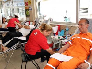 Denizli’de Sağlık Çalışanları Ve Vatandaşlar Kan Bağışında Bulundu