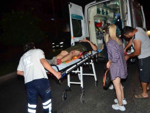 Kontrolden Çıkan Motosiklet Otomobile Arkadan Çarptı: 1 Yaralı