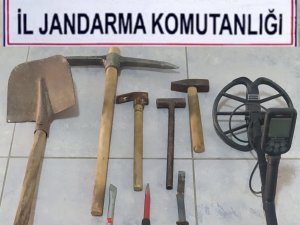 Elazığ’da Kaçak Kazı Yapan 3 Şüpheli Suçüstü Yakalandı