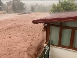 Bilecik’te Yaşanan Sel Anı Cep Telefonu Kameralarına An Ve An Yansıdı