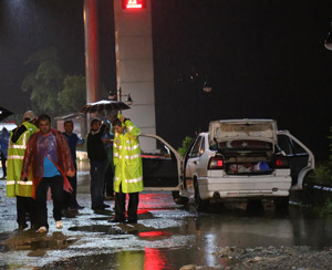 Rize'de Emniyet Binası Yanındaki Plakasız Otomobil Bomba Paniğine Neden Oldu