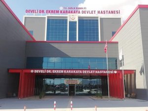 Develi’deki Dr. Ekrem Karakaya Devlet Hastanesi’nin Tabelaları Asıldı