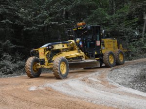 Uzun Yıllardır Bozuk Olan Köy Yollarına Asfalt