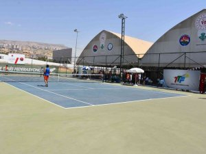 Şırnak’ta 400 Sporcunun Katıldığı Tenis Şampiyonası Başladı