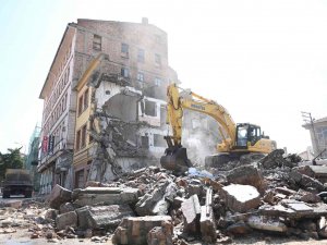 Çorum’da Kent Meydanı İçin Kamulaştırılan Binalar Yıkılıyor
