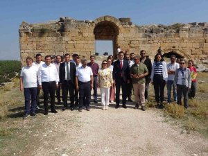 Bakan Yardımcısı Özkan Yavuz Kaya Mezarlarını Gezdi