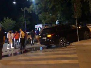 Dikkatsiz Sürücüler Kavşakta Kafa Kafaya Çarpıştı